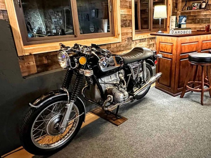 Motorrad im wohnzimmer überwintern